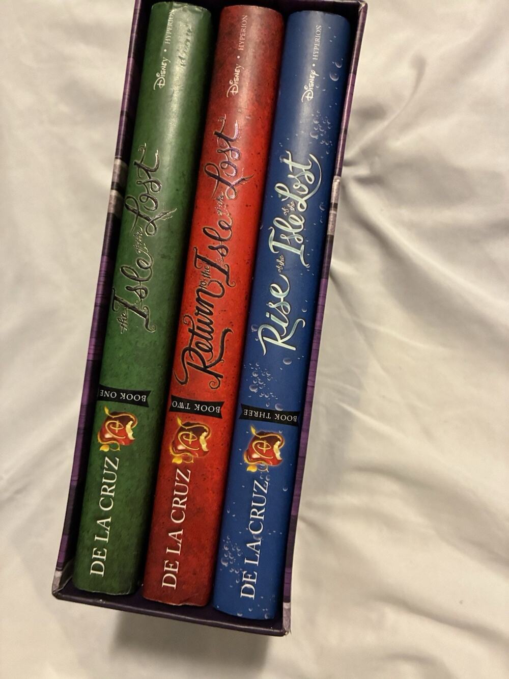 Treasures of the Isle of the Lost 3 book box set Descendents Melissa de la Cruz